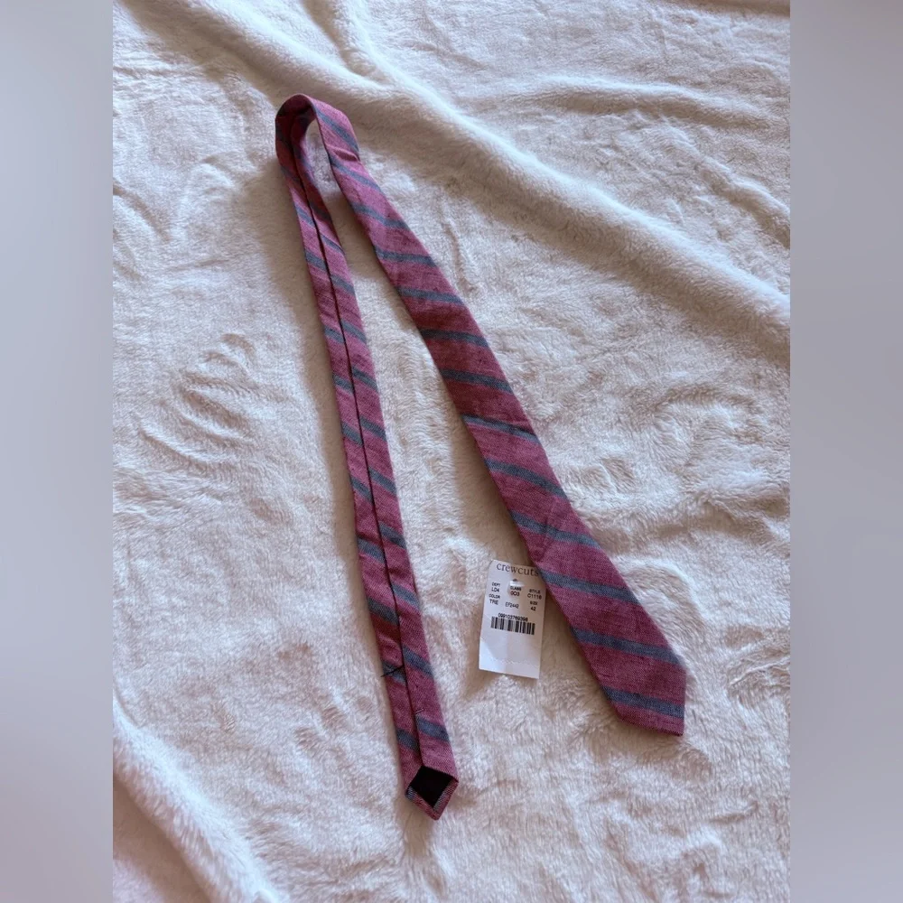 !! DO NOT BUY !! NWT kids crewcuts tie red and blue